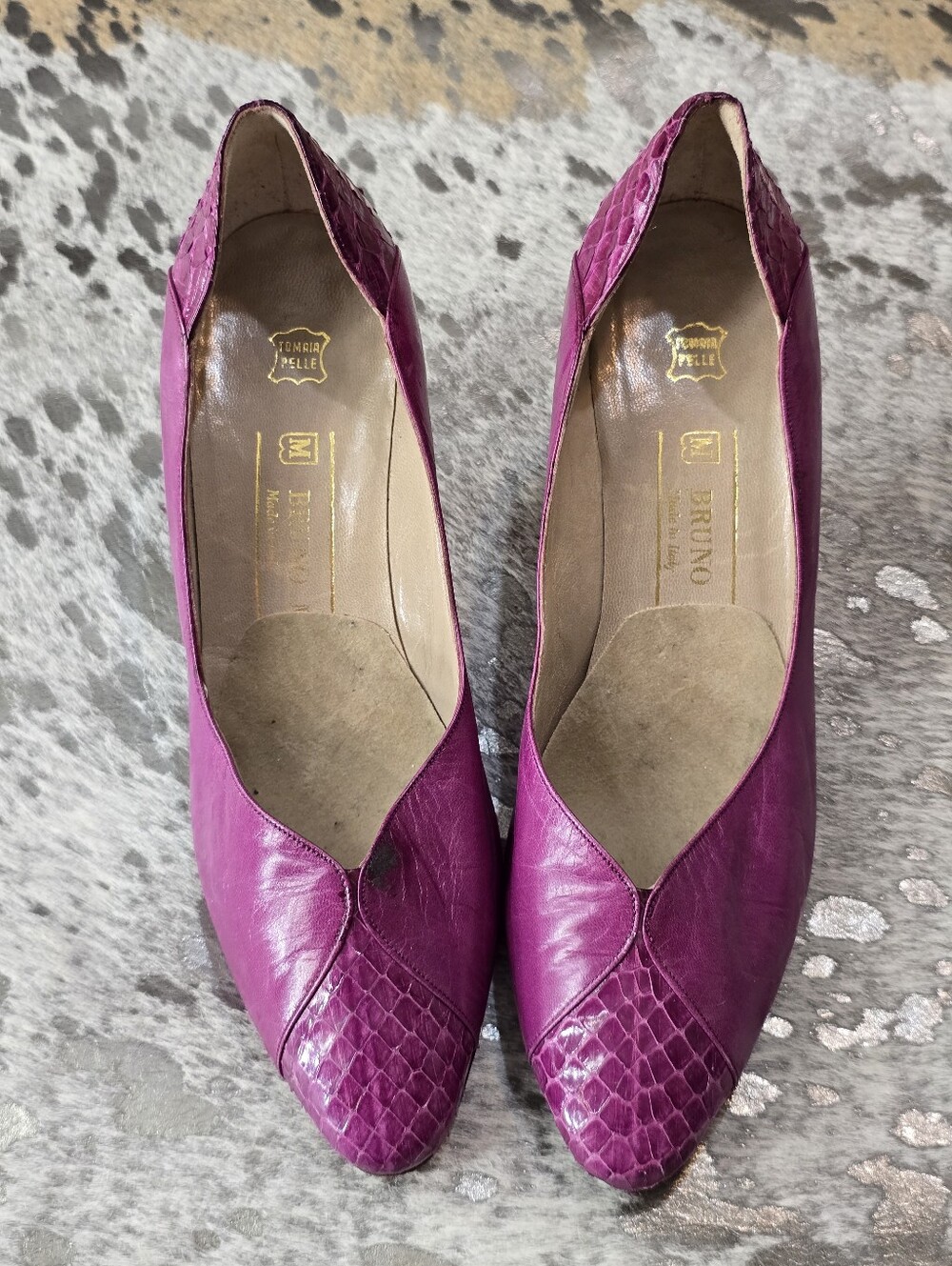 Vero Cuoio Fuchsia Leather Pointed Toe Pumps